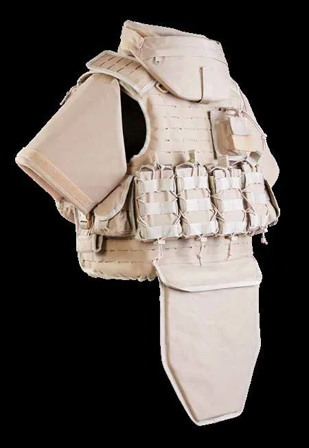 Chaleco táctico GG-PT2002 en coyote con protecciones añadidas