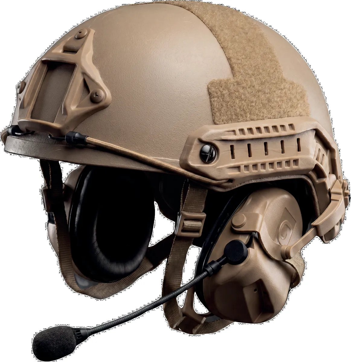 Casco con el sistema de comunicación táctico montado