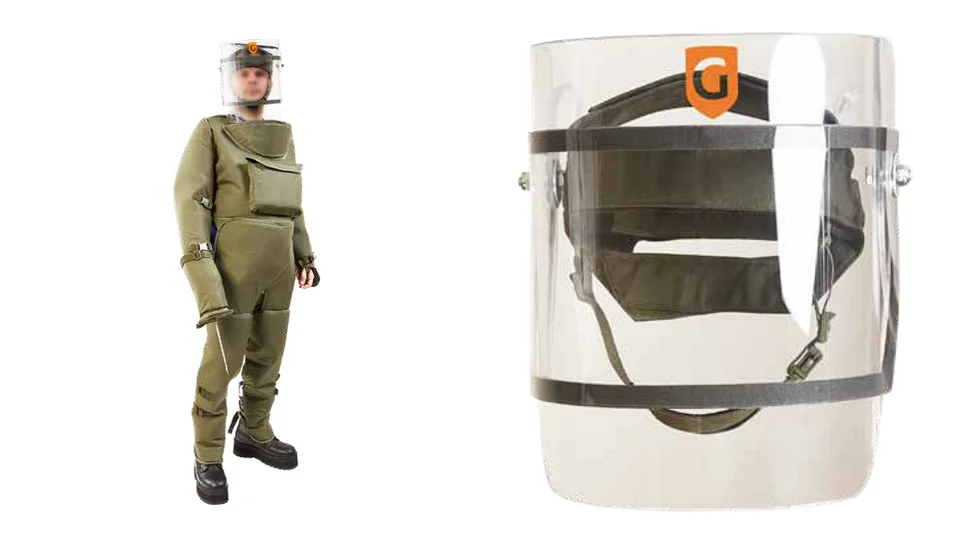 Traje de desminado y su visor de policarbonato