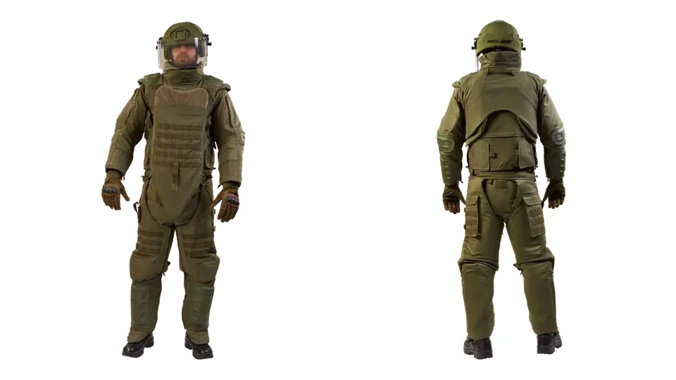 Traje ligero modular, de frente y de espaldas