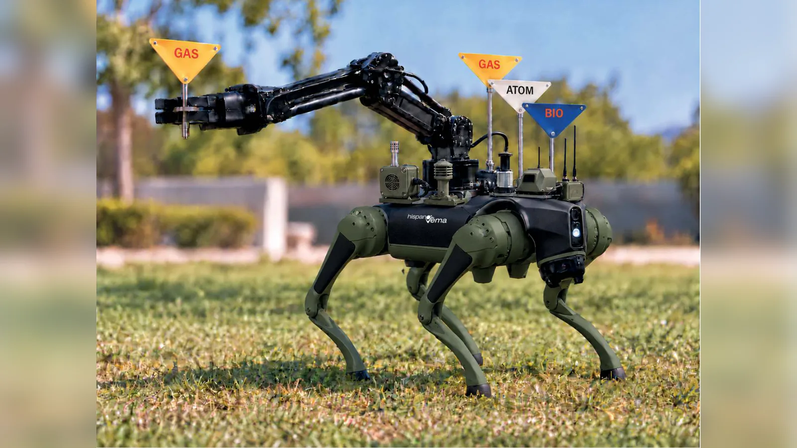 Robotik kollu ve NBC dedektörlü dört bacaklı kara platformu