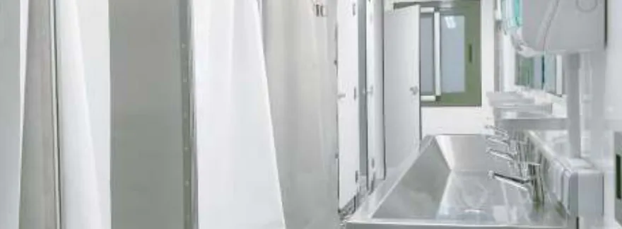 Paslanmaz çelik lavabolu tuvalet-duş bölümü