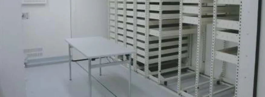 Modüler raflı eczane