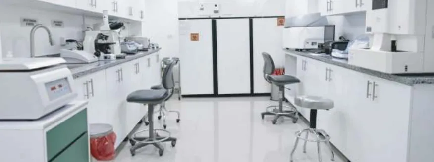 Tezgâhlı ve cihazlı klinik laboratuvar
